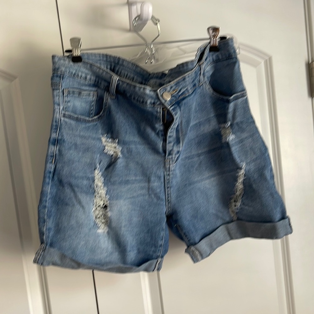 Distressed denim short